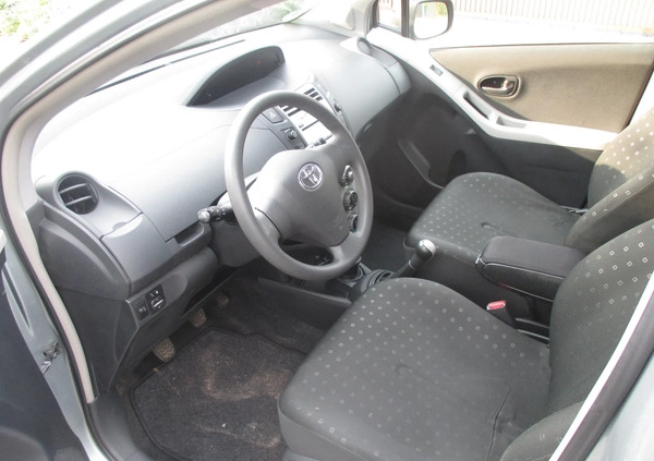 Toyota Yaris cena 17900 przebieg: 187000, rok produkcji 2009 z Warszawa małe 79